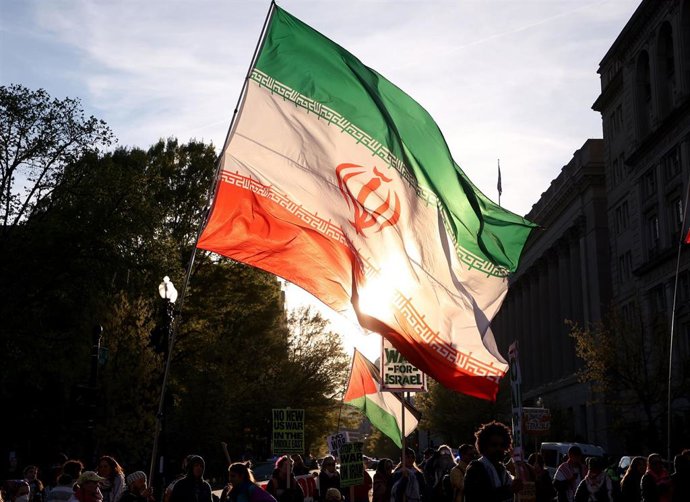 Bandera de Irán en una manifestación