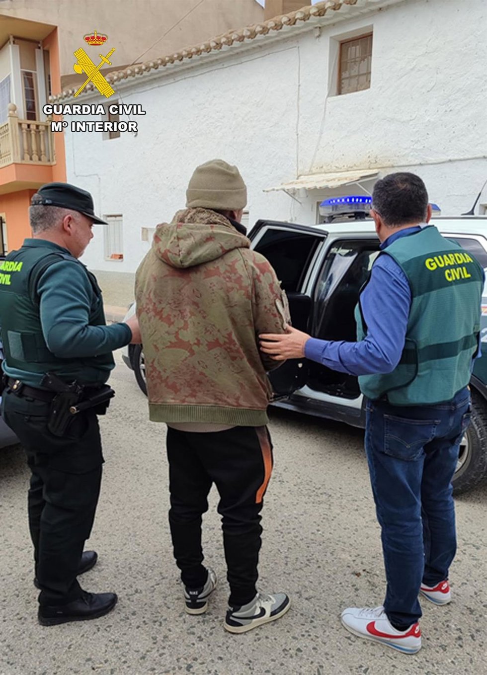 En la imagen, uno de los detenidos