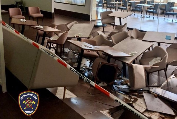 Desperfectos ocasionados por el hundimiento del suelo en un hotel en Calvià.