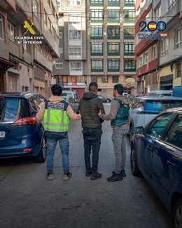 Detención de uno de los cabecillas de un grupo itinerante dedicado al robo de móviles en eventos y fiestas populares de Galicia.