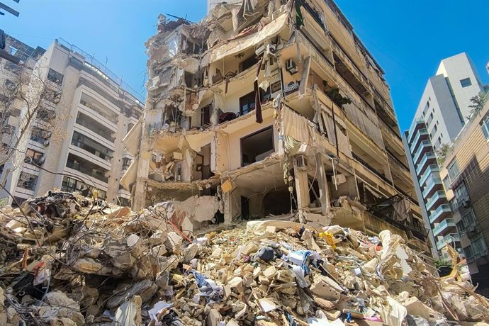 LÍBANO, BEIRUTE - 9 DE ABRIL DE 2026: Imagem de um prédio de apartamentos em Ain Al Mraiseh após um ataque aéreo israelense