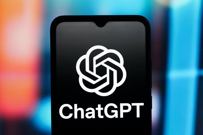 Archivo - October 22, 2025, Canada: In this photo illustration, the ChatGPT AI (OpenAI) logo is seen displayed on a smartphone screen.