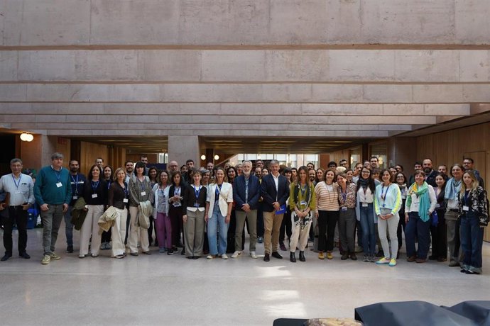 Foto de grupo de la presentación de Neuroage.