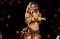 Karol G denuncia que la han amenazado con quitarle la visa si criticaba al ICE en el Coachella