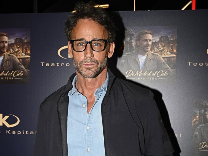 Álvaro Muñoz Escassi durante la fiesta del 46 cumpleaños de Juan Peña en Teatro Kapital este jueves 9 de abril