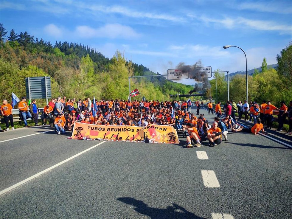Un centenar de trabajadores han participado en la movilización