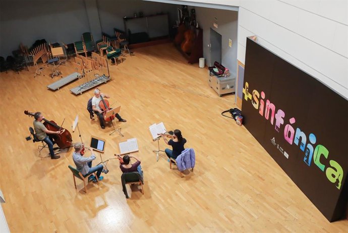 Archivo - Imagen de recurso de músicos de la ROSS en un ensayo previo a un concierto de cámara. 