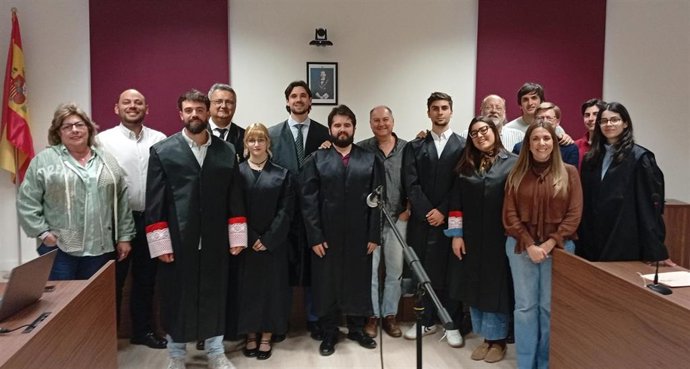 Asistentes a la simulación del juicio.