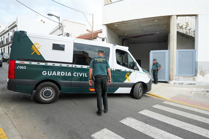 Archivo - Un furgón de la guardia civil.