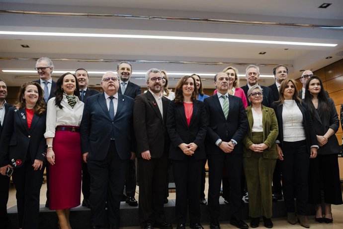 A ministra da Saúde, Mónica García, durante a sessão plenária do Conselho Interterritorial do Sistema Nacional de Saúde (CISNS), no Ministério da Saúde, em 27 de março de 2026, em Madri (Espanha). O Ministério da Saúde discute hoje com as comunidades autô