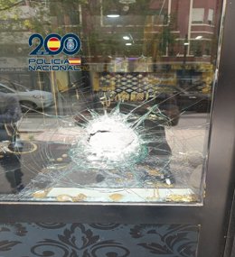 La Policia Nacional deté a dos homes després de cometre un robatori en una joieria i donar-se a la fugida a bord d'una motocicleta sostreta