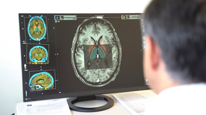 Archivo - El Hospital Virgen de las Nieves ofrece terapias avanzadas a los pacientes con Párkinson.