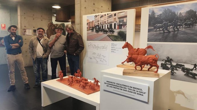 El secretario general del PSOE de Castilla y León, Carlos Martínez, durante la presentación del monumento a la fiesta de La Saca en Soria