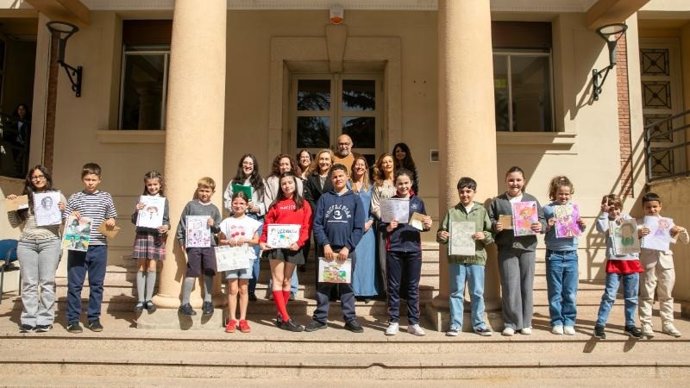 Entrega los premios del concurso escolar de dibujo 'Por la igualdad'
