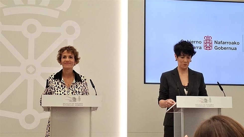 La presidenta del Gobierno de Navarra, María Chivite, y la ministra de Inclusión, Seguridad Social y Migraciones, Elma Saiz.