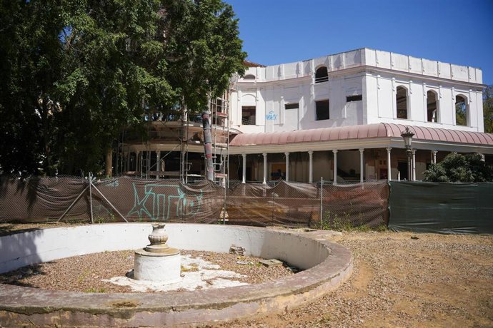 Estado actual del edificio de la antigua discoteca Bandalai en Sevilla.
