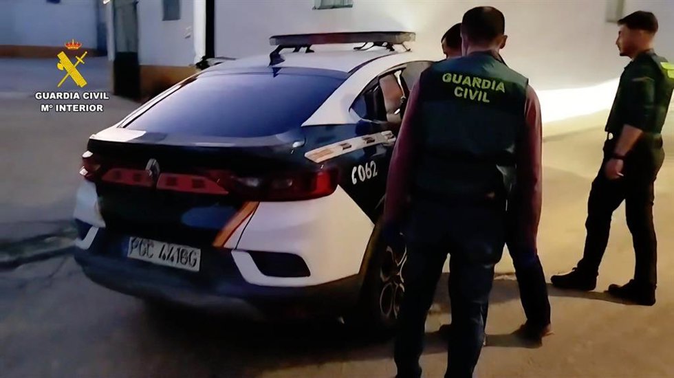 Detención de una persona en Paterna del Campo con tres requirimientos judiciales.