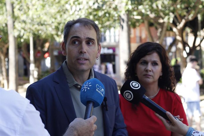 Archivo - Toni Valero y María Jesús Amate (IU) en una imagen de archivo. 