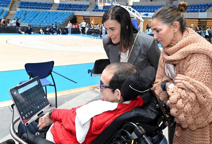 Más de 300 escolares participan en una jornada de sensibilización y apoyo a personas con discapacidad en Santander