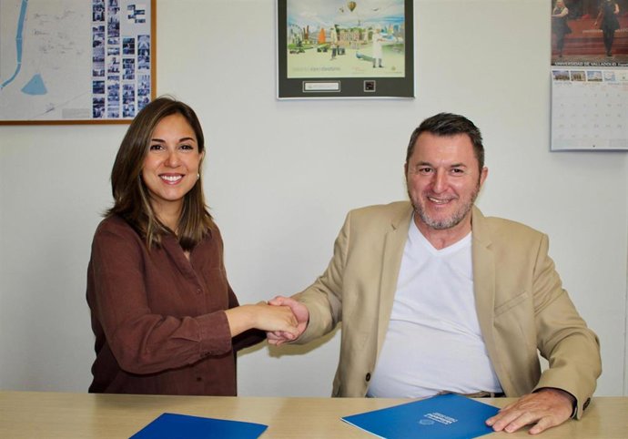 Blanca Jiménez y Francisco J. Sardón en la renovación del acuerdo de turismo accesible entre el Ayuntamiento de Valladolid e Impulsa Igualdad