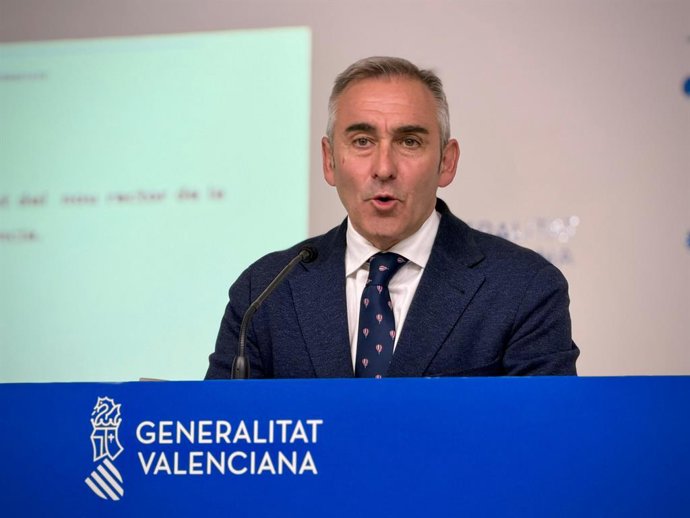 El portaveu del Consell i conseller d'Agricultura, Aigua, Ramaderia i Pesca, Miguel Barrachina, en roda de premsa després del ple del Consell