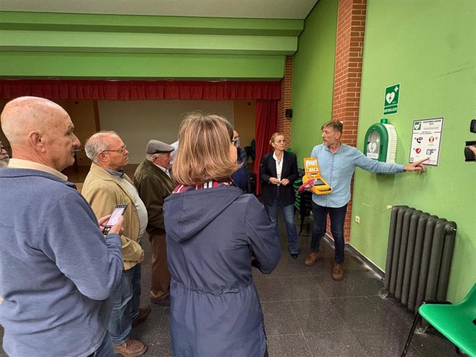 La Poblachuela ya cuenta con desfribilador.