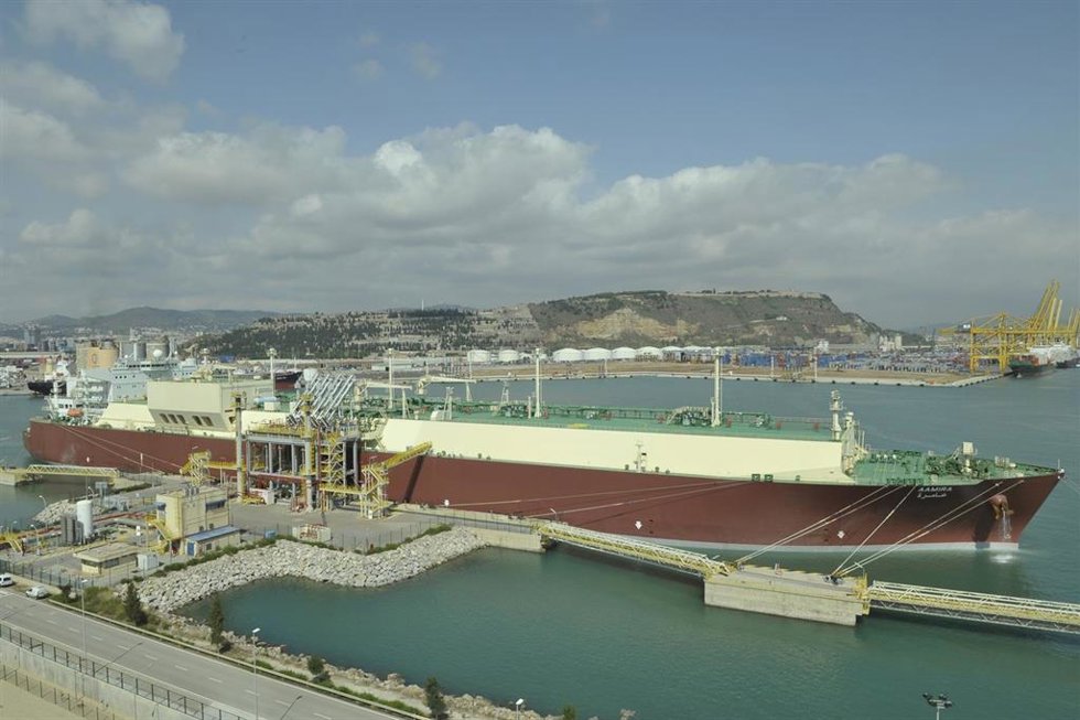 Archivo - Metanero Descarga En La Planta De Enagás En El Puerto De Barcelona