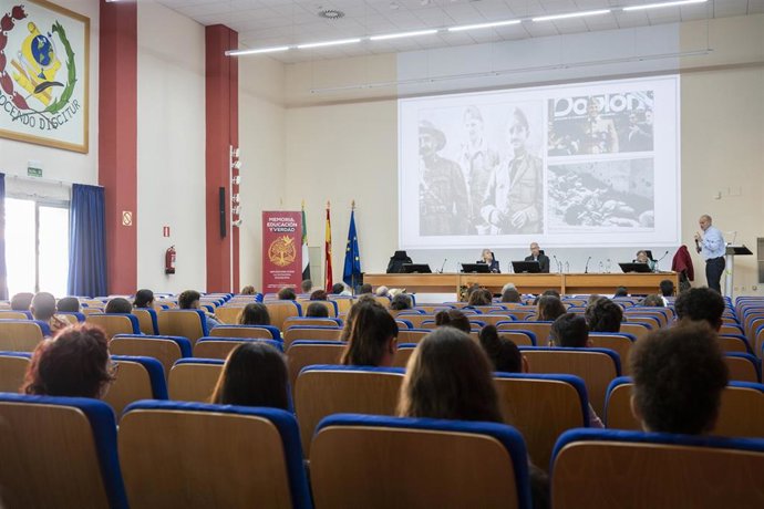 Presentación del libro 'Franco para jóvenes' en la Facultad de Formación del Profesorado de Cáceres