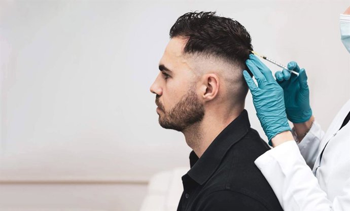 Recuperar el cabello sin pasar por quirófano; la alternativa al trasplante capilar que gana interés