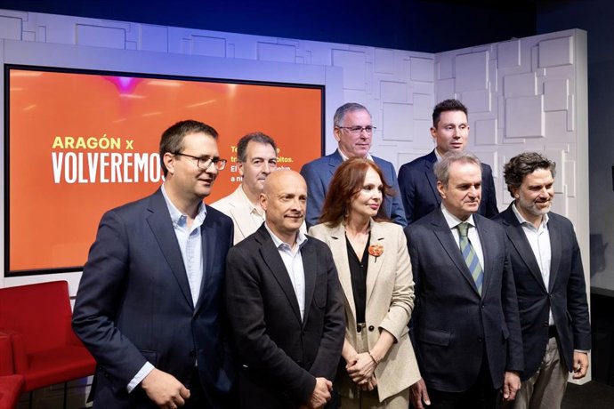 Foto de familia de la presentación de las novedades de 'Volveremos'.