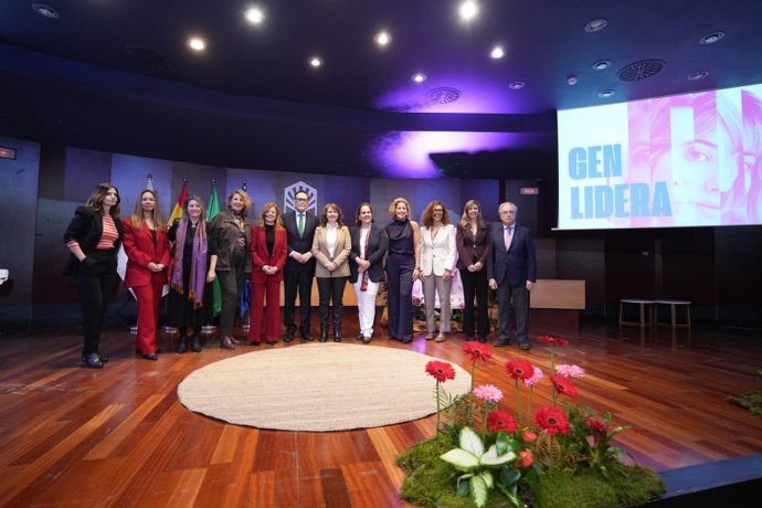 Autoridades asistentes a la inauguración de GEN Lidera en el Rectorado.