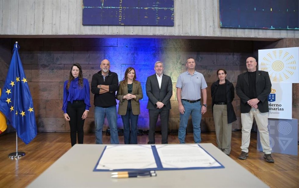 Firma del plan de ordenación del personal laboral de Canarias