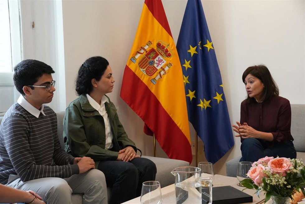 Rego traslada el apoyo del Gobierno a Kian, el alumno de 14 años al que EEUU ha prohibido la entrada