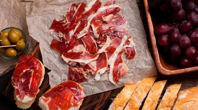 Archivo - Planas destaca la gastronomía como "escaparate" para poner en valor al conjunto del sistema alimentario.