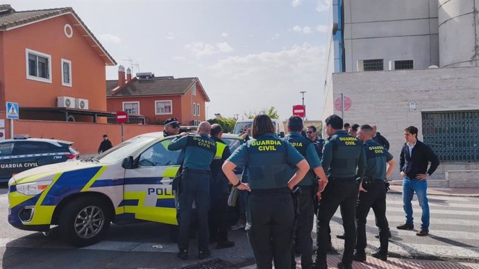 Dispositivo de la Guardia Civil y la Policía Local en Bormujos (Sevilla)
