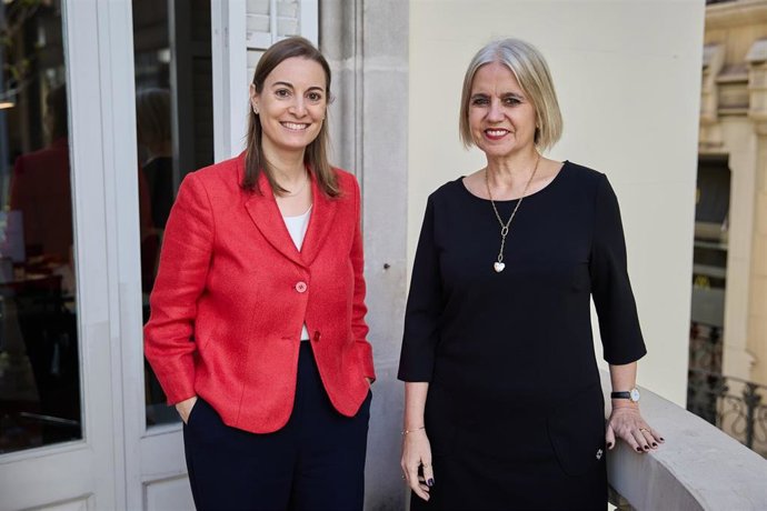 Mayoral y Tous durante la firma