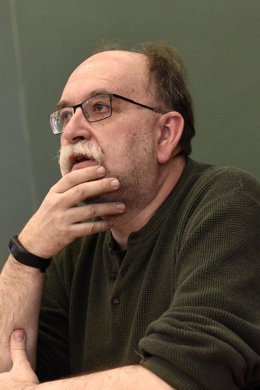 Archivo -    Carlos Taibo, profesor de ciencia política y de la administración en la Universidad Autónoma de Madrid