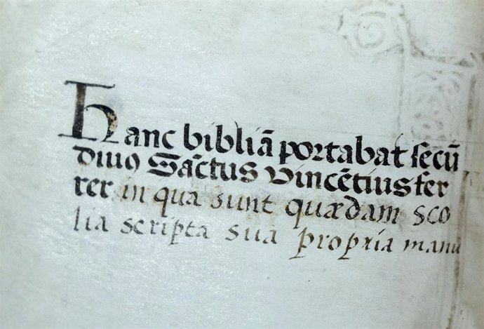 Imágenes de la Biblia conservada en la Catedral de Valencia.