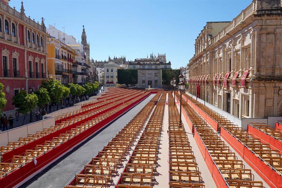 Archivo - Plaza de San Francisco con los palcos preparados para la Semana Santa de Sevilla.