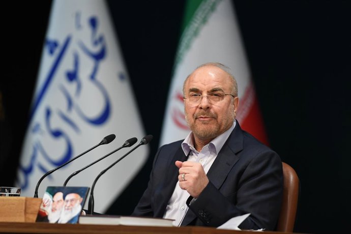 Archivo - Arquivo - TEERÃ, 28 de novembro de 2024  -- O presidente do Parlamento iraniano, Mohammad Baqer Qalibaf, responde a uma pergunta durante uma coletiva de imprensa em Teerã, Irã, em 27 de novembro de 2024. A COMPANHAR: "Irã está determinado a prom