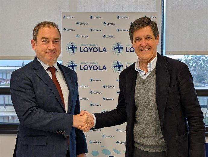 El rector de la Universidad Loyola, Fabio Gómez-Estern y el presidente de la fundación de Bancos de Alimentos de Sevilla, Leopoldo Parias