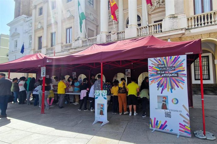 Talleres artesanales dirigidos a escolares en el marco de los Días Europeos de la Artesanía.
