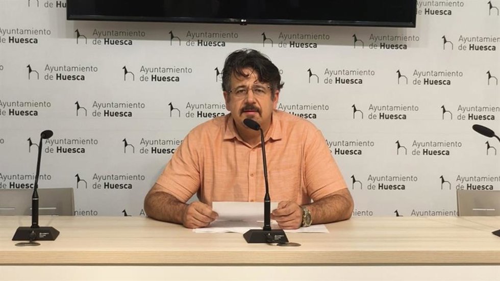 Archivo - El pleno de Huesca debate la regulación del acceso a dependencias municipales en casos de ocultación integral de rostro