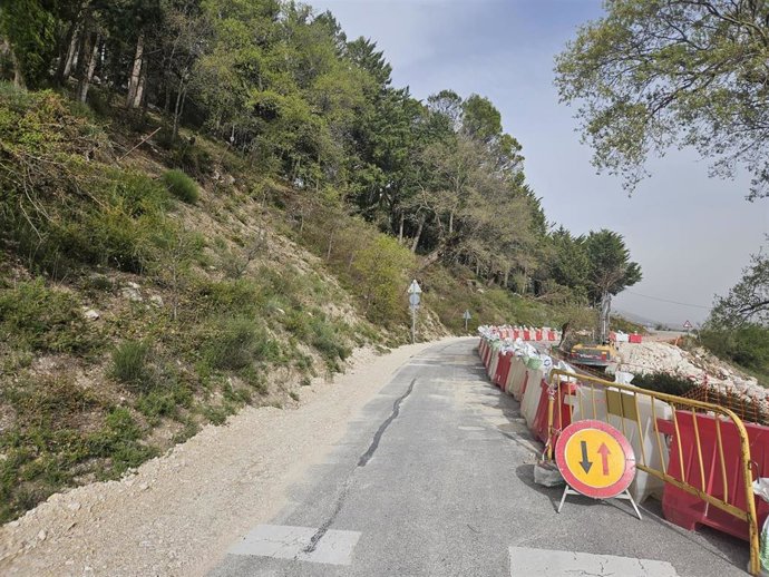 Paso provisional al Santuario de Cabra.