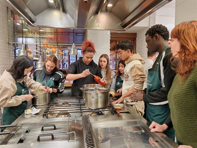 Jóvenes Participantes Del Programa Formación Y Empleo De Fundación Pioneros