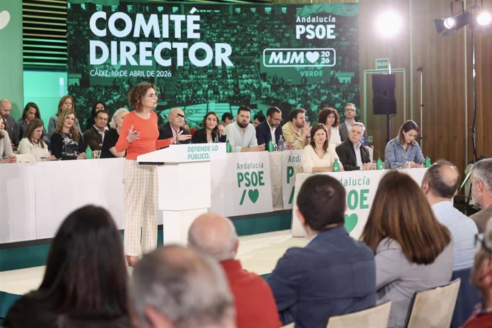 La secretaria general del PSOE-A, María Jesús Montero, interviene ante el Comité Director reunido en Cádiz.