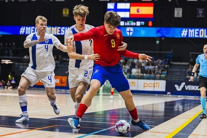 Pachu, en un partido con la selección española.