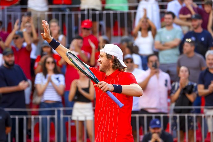 Tenis, Chile vs Serbia. Copa Davis 2026. Los tenistas chilenos Tomas Barrios y Nicolas Jarry celebran el triunfo, durante el partido de dobles de Copa Davis válido por el Grupo Mundial, disputado en la Cancha Central Anita Lizana, Parque Estadio Nacional