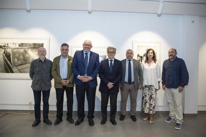 Inauguración de la exposición 'VIDA' del fotógrafo y reportero de guerra cordobés Gervasio Sánchez.