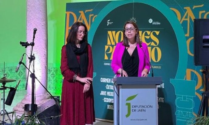 La diputada de Cultura y Deportes, África Colomo, en su intervención en la presentación de la décima edición de Noches de Palacio.